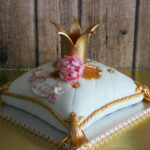 торт подушка с короной